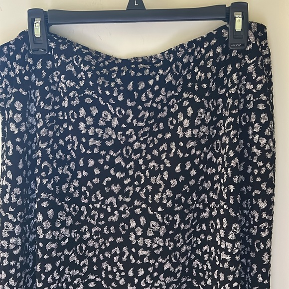 Beautiful West End stretch women’s extra large skirt - Picture 3 of 6